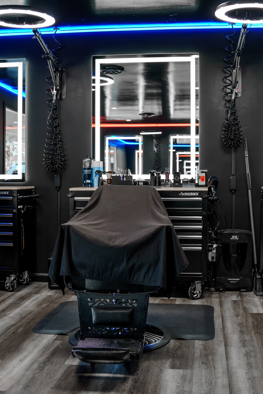 Single barber station